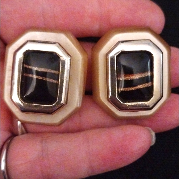 Vintage Diva Brand Black/Tan/Copper Gold Tone Clip On Earrings - Picture 1 of 4